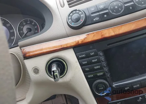 2004 Mercedes-Benz E 320 z USA, uszkodzony, nr VIN WDBUF65J64A401734